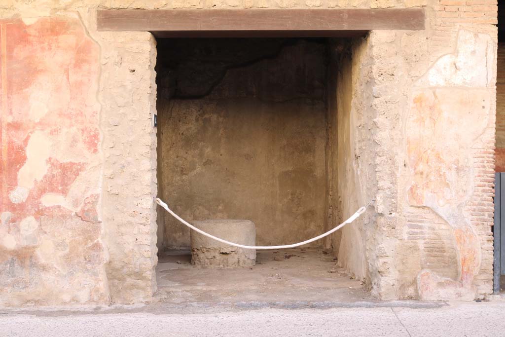 I.12.4 Pompeii. December 2018. Looking south through entrance doorway. Photo courtesy of Aude Durand.