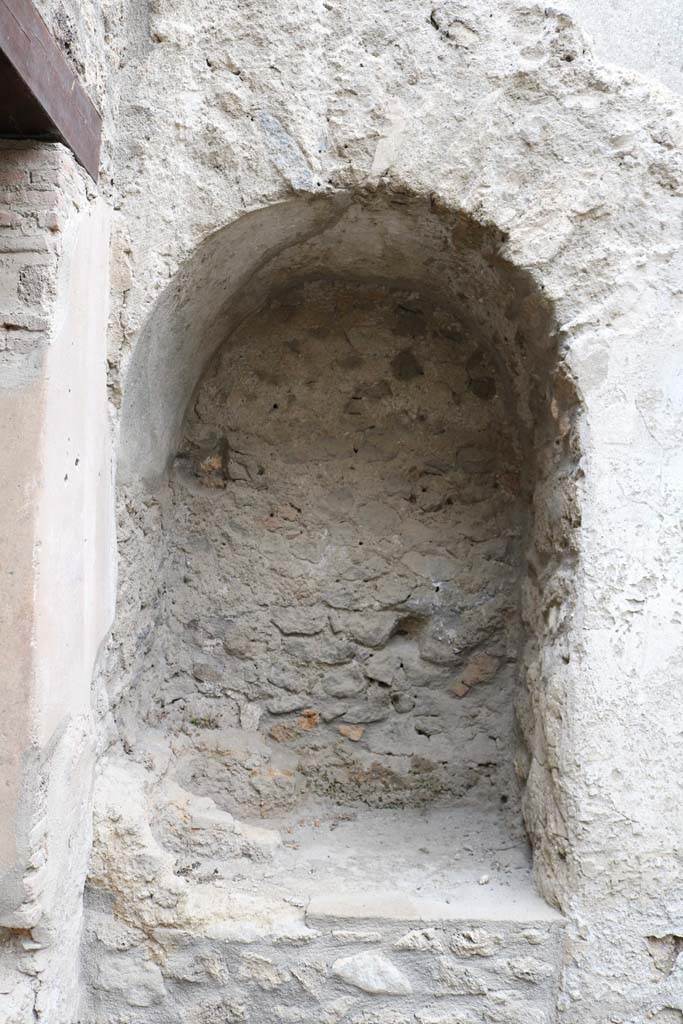 I.12.5 Pompeii. December 2018. 
Largest arch/alcove in north-east corner of garden area. Photo courtesy of Aude Durand.
