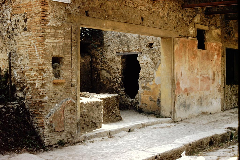 I.12.5 Pompeii. September 2017. Looking south-west from entrance doorway. Photo courtesy of Klaus Heese.