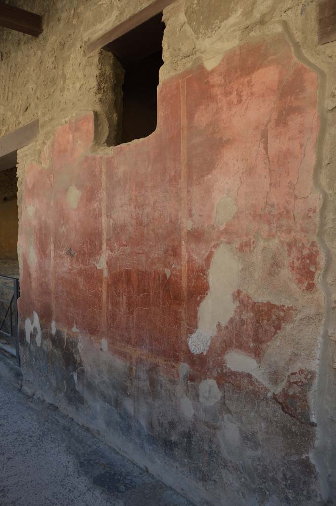 I.12.5 Pompeii. December 2018. 
Detail of remaining painted decoration from north end of west wall of bar-room. Photo courtesy of Aude Durand.
