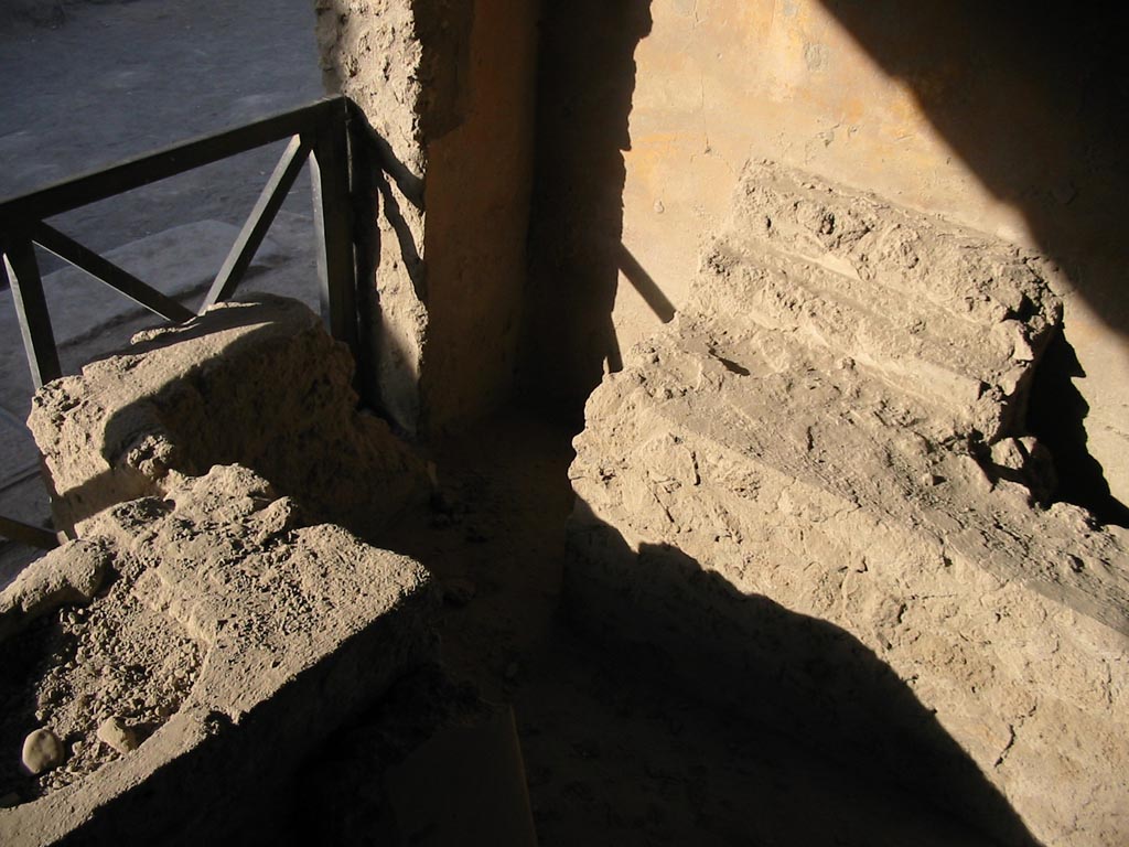 I.12.5 Pompeii. September 2015. Looking towards east wall, with shelving for displaying drinking vessels.