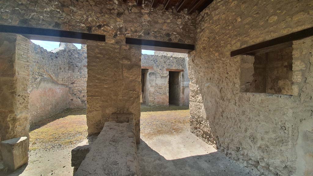 I.12.5 Pompeii. July 2021. Looking south-west across bar-room.
Foto Annette Haug, ERC Grant 681269 DÉCOR.

