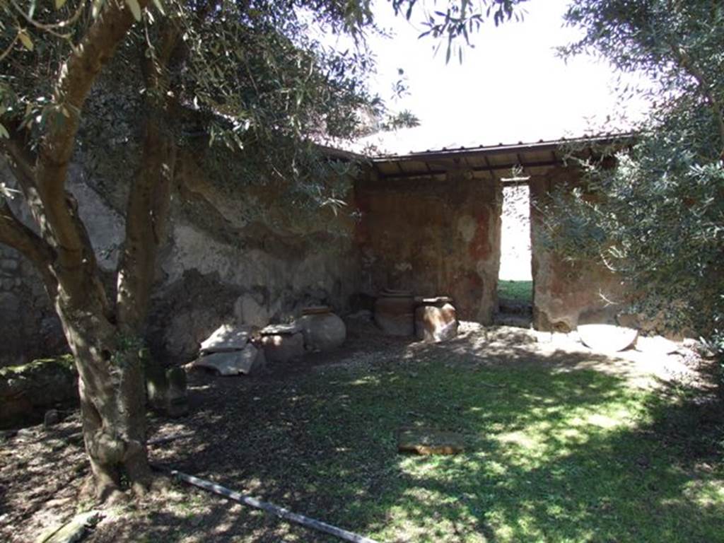 I.12.8 Pompeii.  March 2009.   Room 9.  Looking north west across peristyle garden.