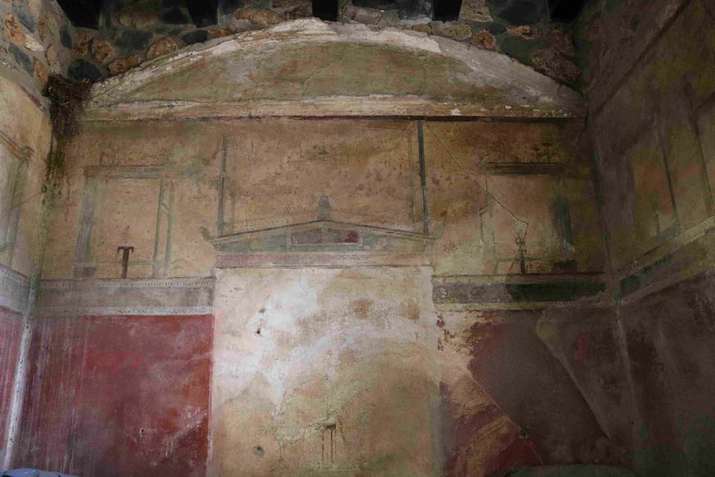 I.12.8 Pompeii. December 2018. Room 11, detail from upper north wall of cubiculum. Photo courtesy of Aude Durand.