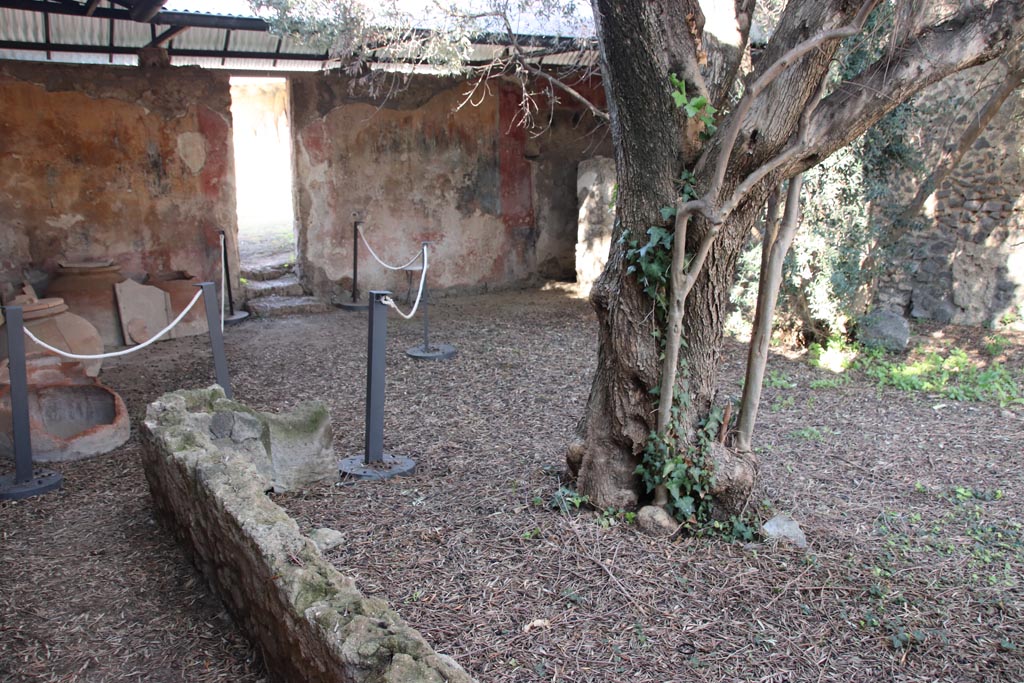 I.12.8 Pompeii. October 2022. Peristyle 9, looking north-east. Photo courtesy of Klaus Heese.

