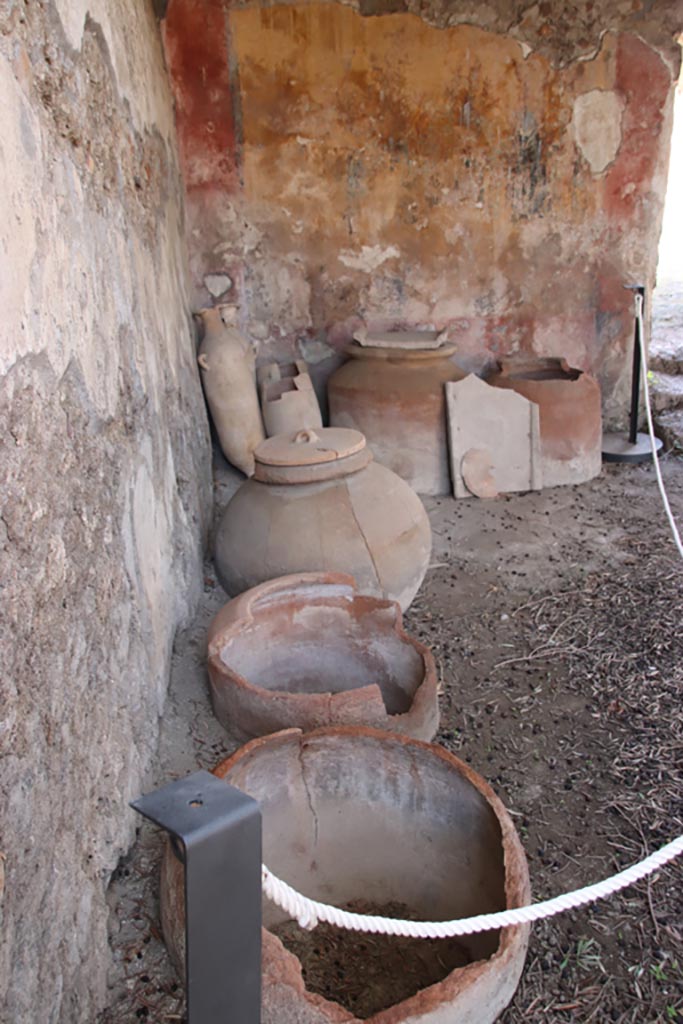 I.12.8 Pompeii. October 2022. 
Peristyle 9, looking north along west side. Photo courtesy of Klaus Heese.

