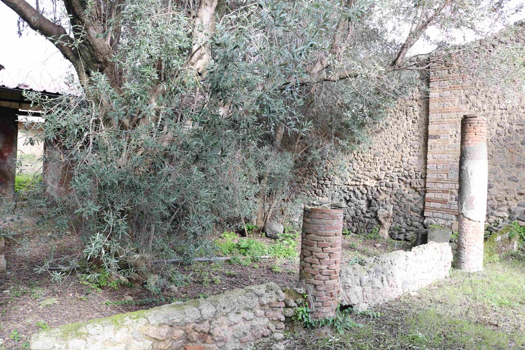 I.12.8 Pompeii. December 2018. Room 9, looking across peristyle from south portico towards north-east corner. Photo courtesy of Aude Durand.