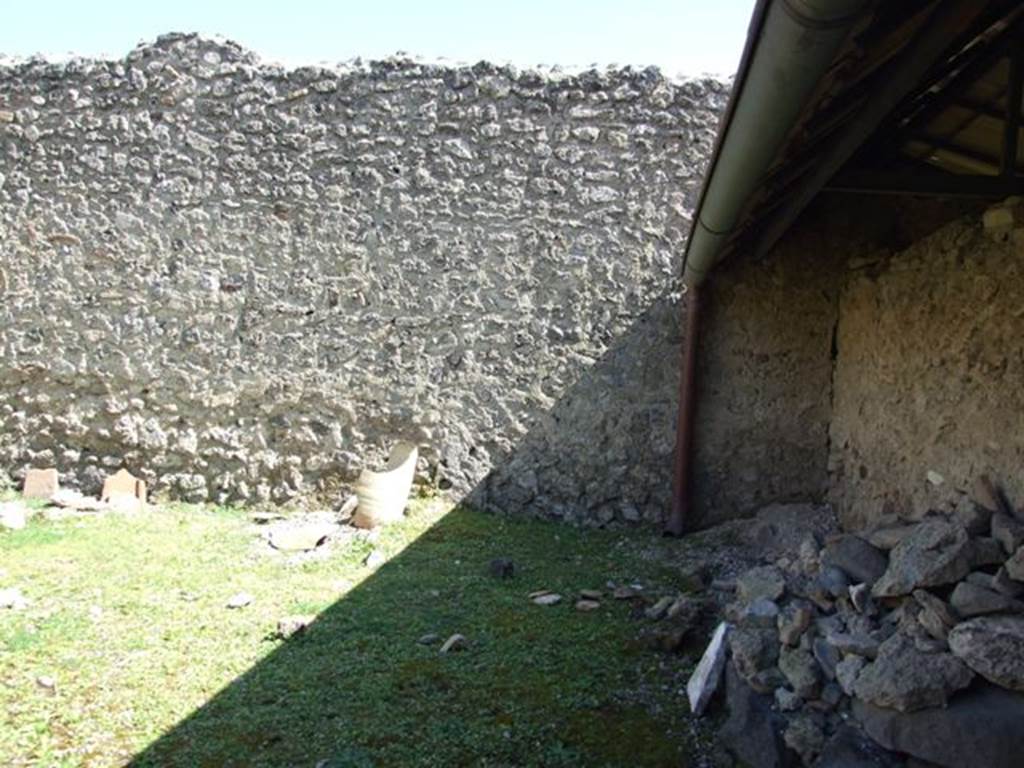 I.12.8 Pompeii.  March 2009. Room 13.  Rear garden.  Looking east.