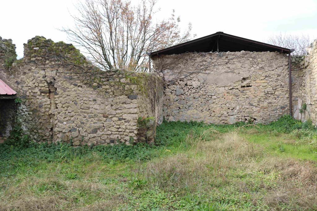 I.12.8 Pompeii. December 2018. Room 13, looking west in rear garden. Photo courtesy of Aude Durand.