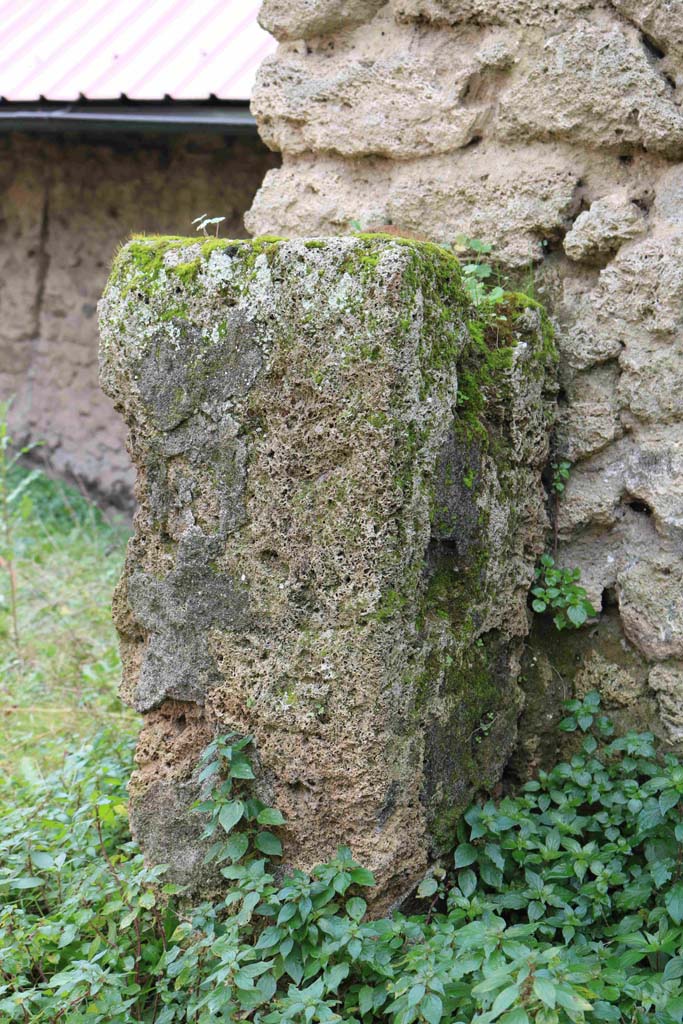 I.12.8 Pompeii. December 2018. 
Structure in join of wall towards south-west corner, looking south. Photo courtesy of Aude Durand.
