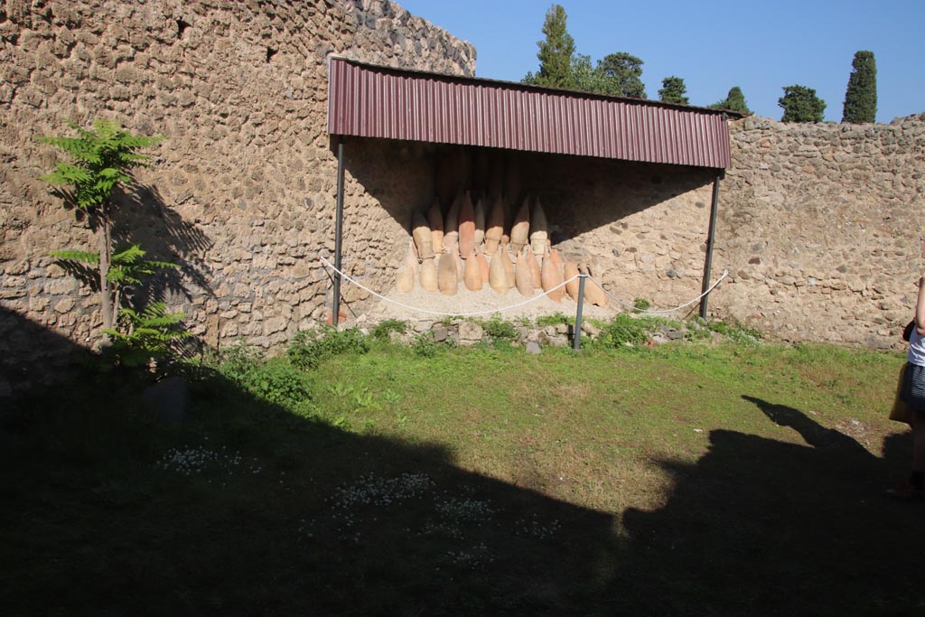 I.12.8 Pompeii. October 2022. Room 13, looking towards north-east corner with amphorae. Photo courtesy of Klaus Heese.