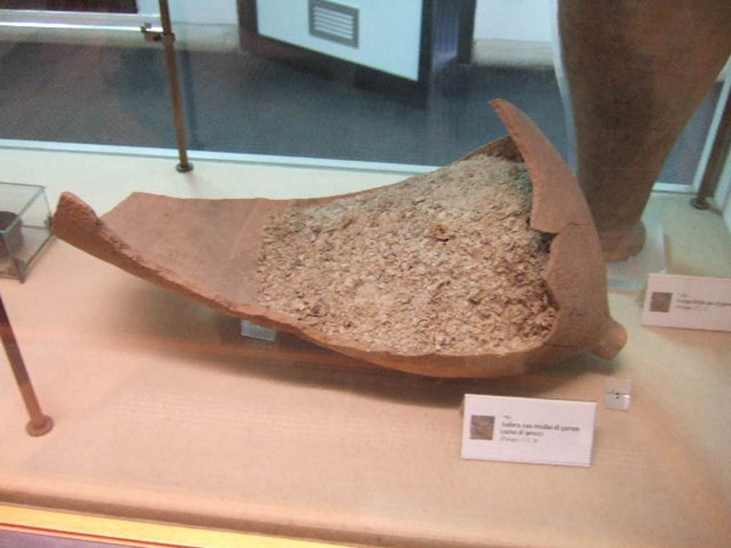 I.12.8 Pompeii. Amphora with residue of Garum from I.12.8.  Now in Boscoreale Antiquarium.