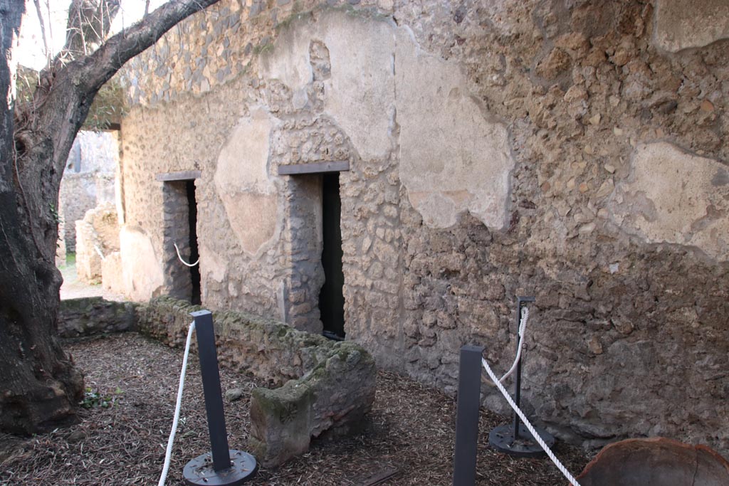 I.12.8 Pompeii. October 2022. 
Peristyle 9, looking south-west towards doorways to rooms 10 and 11 on west side of peristyle. Photo courtesy of Klaus Heese.
