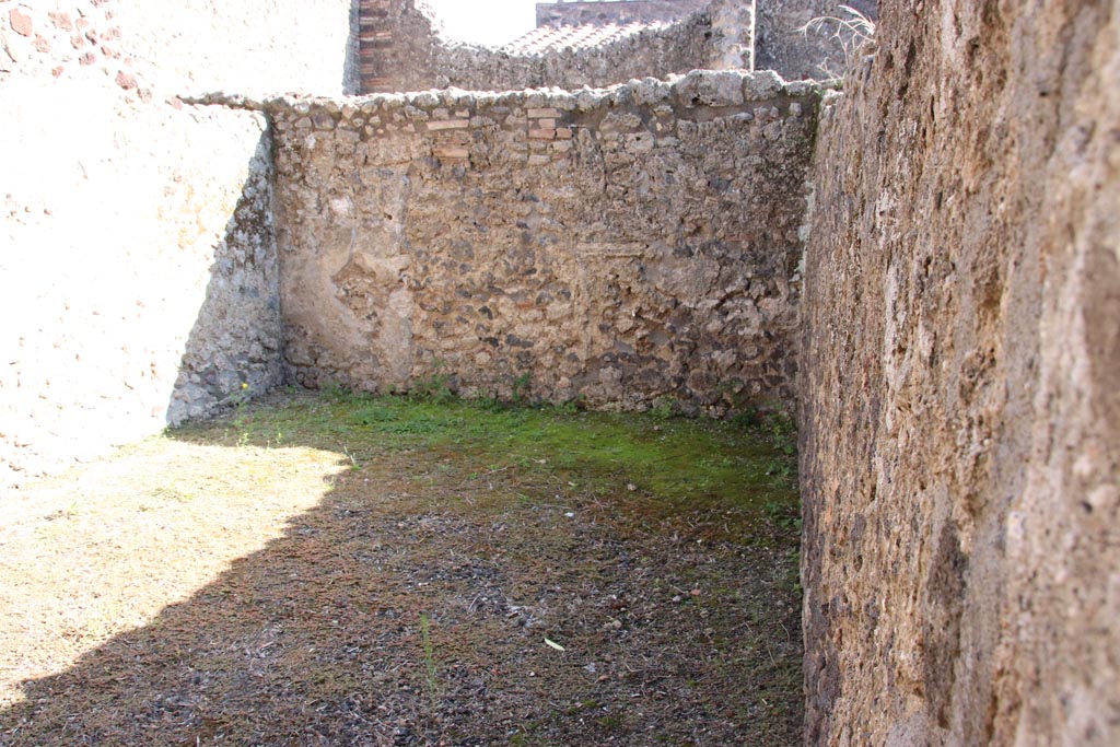 I.12.8 Pompeii. October 2022. Room 7, looking south. Photo courtesy of Klaus Heese.