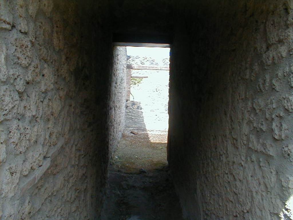 I.12.9 Pompeii.  House.  September 2004.  Fauces looking north.