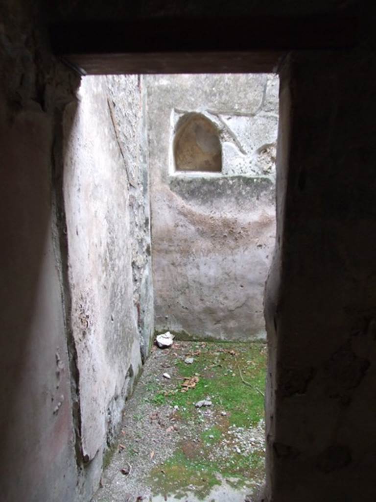 I.12.11.  December 2007.  Room with two niches looking south from room east of the garden area.