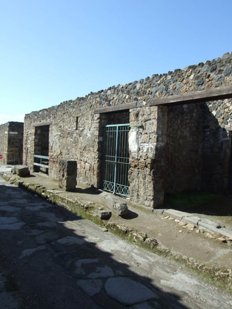 I.12.11 Pompeii.  March 2009.  Entrance on Via di Castricio, looking west.