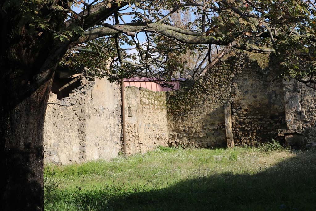 1.12.14 Pompeii. December 2018. Looking east towards north-east corner. Photo courtesy of Aude Durand.