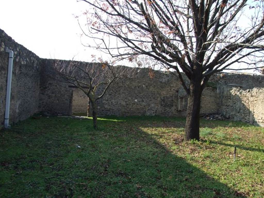 1.12.14 Pompeii. December 2007. Looking west to entrance doorway.