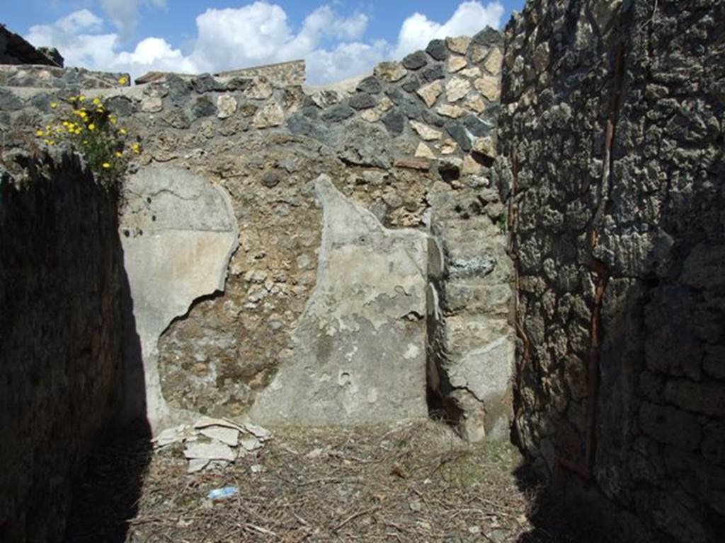 I.12.15 Pompeii.  March 2009.  Room 6.  North wall.