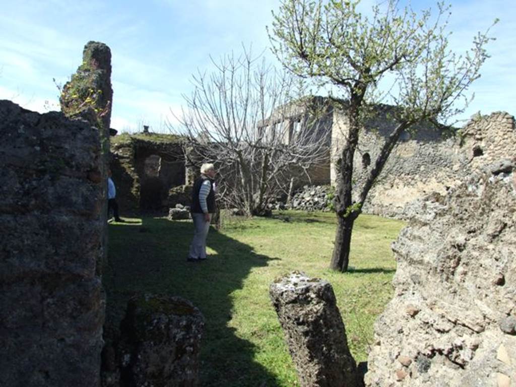 I.12.15 Pompeii. March 2009. Room 8, looking west across garden area.  