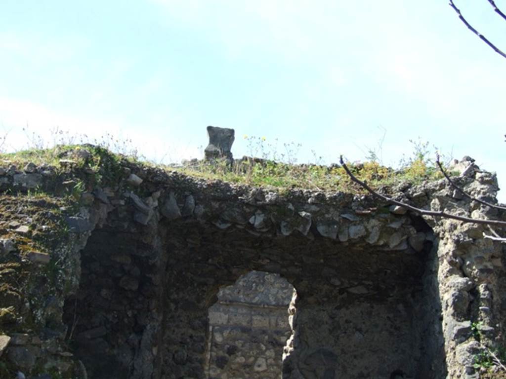 I.12.15 Pompeii.  March 2009.  Room 9. Latrine,  roof.