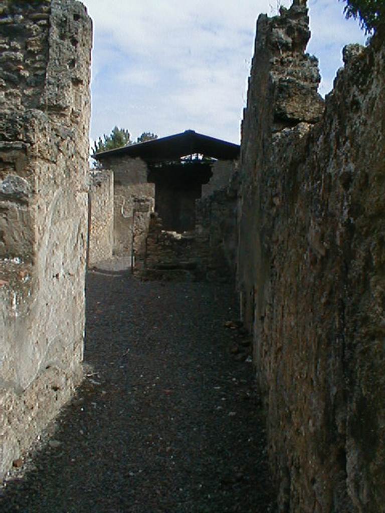 I.12.15 Pompeii.  September 2004.  Corridor leading to atrium.