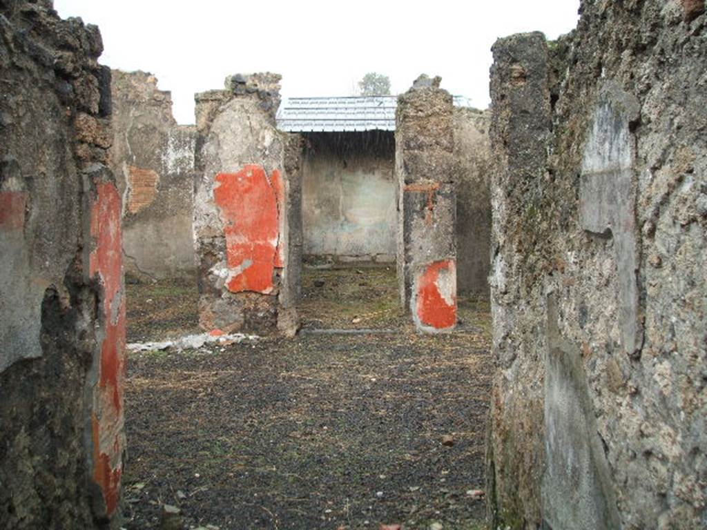 I.12.16 Pompeii.  December 2004.   Looking east across atrium.