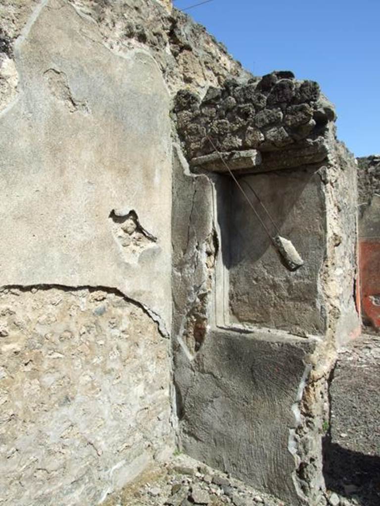 I.12.16 Pompeii.  March 2009.  Room 2.  North east corner, with recess.