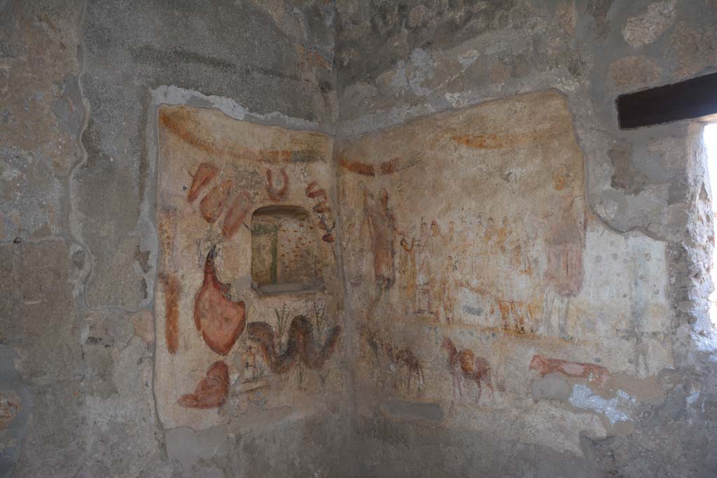 I.13.2 Pompeii. October 2019. North-east corner of kitchen with lararium niche and painting.
Foto Annette Haug, ERC Grant 681269 DÉCOR.

