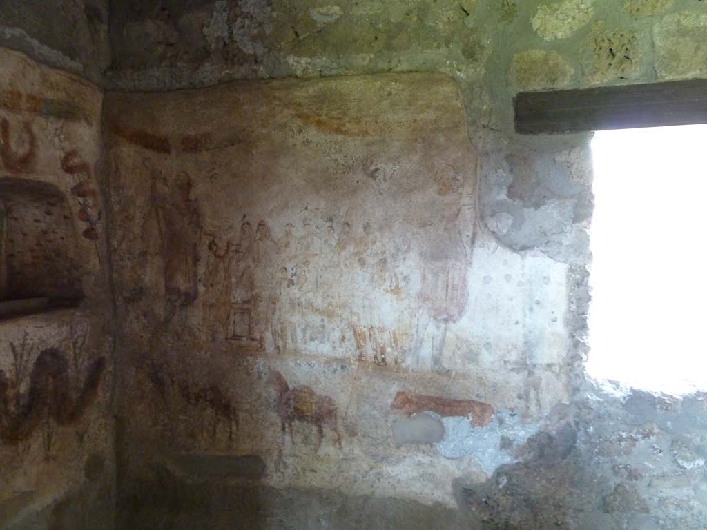 I.13.2 Pompeii. July 2018. North wall of Kitchen, painted lararium with niche, and serpent below.
Photo courtesy of Johannes Eber.
