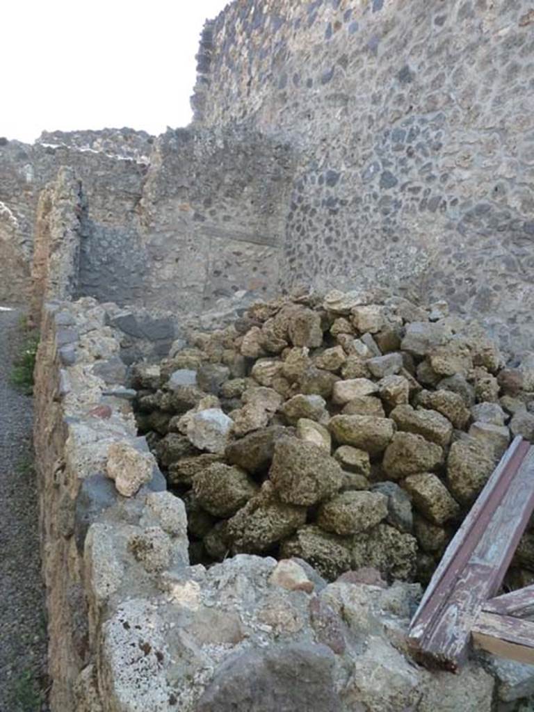 I.13.3 Pompeii. September 2015. Looking south-west towards a blocked doorway.