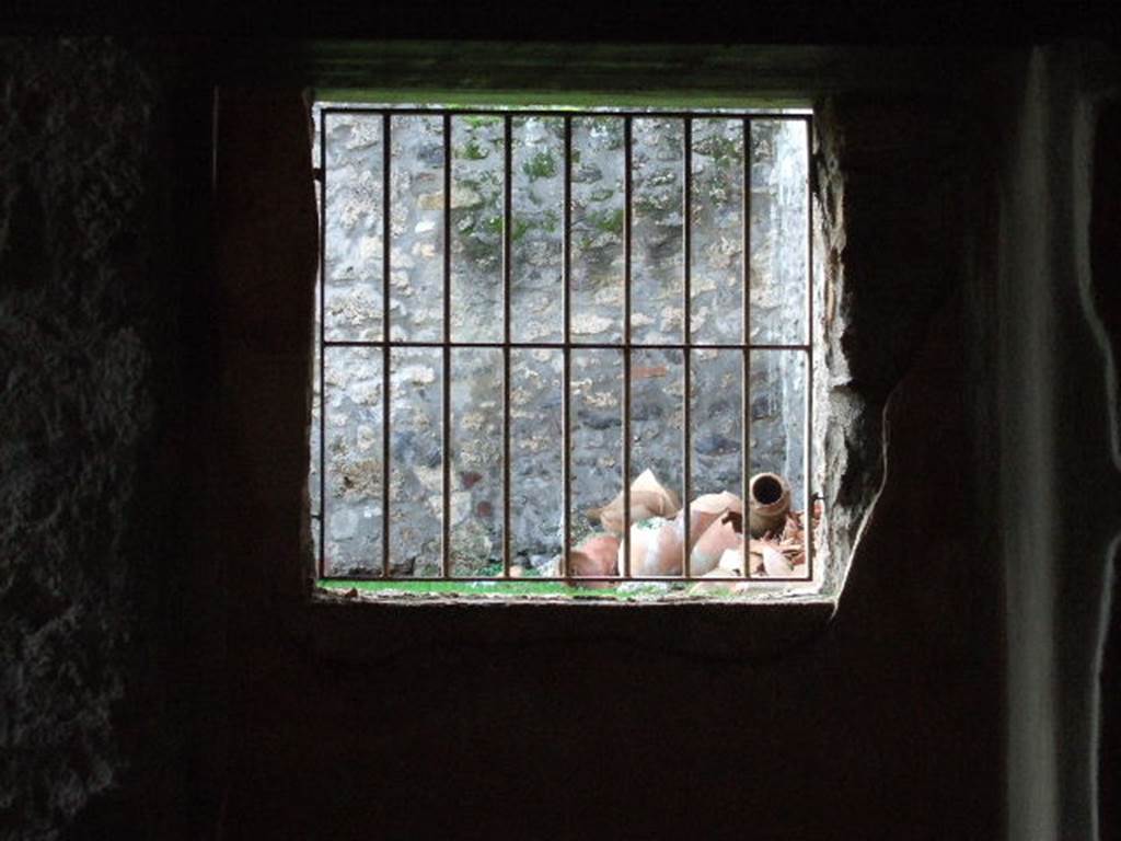 I.13.9 Pompeii. December 2005. Window to garden from triclinium.