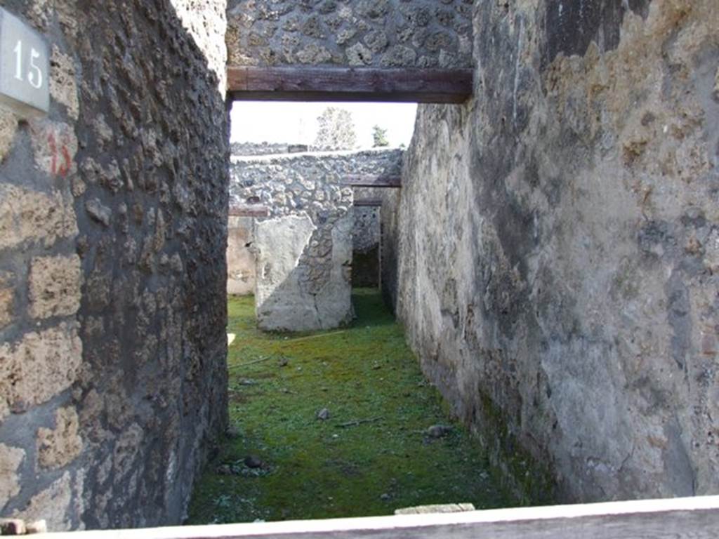 I.13.15 Pompeii. March 2009. Looking east from entrance.