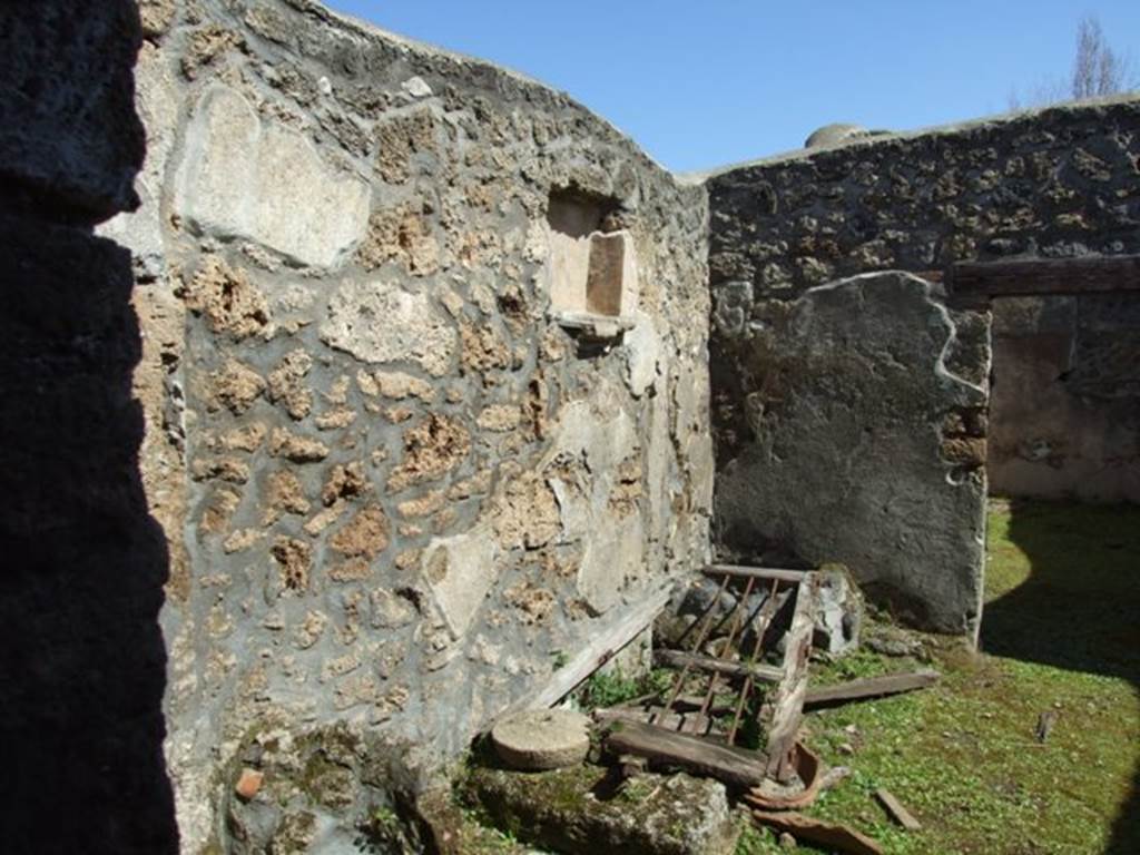 I.13.15 Pompeii. March 2009.  North wall of central courtyard, with niche.