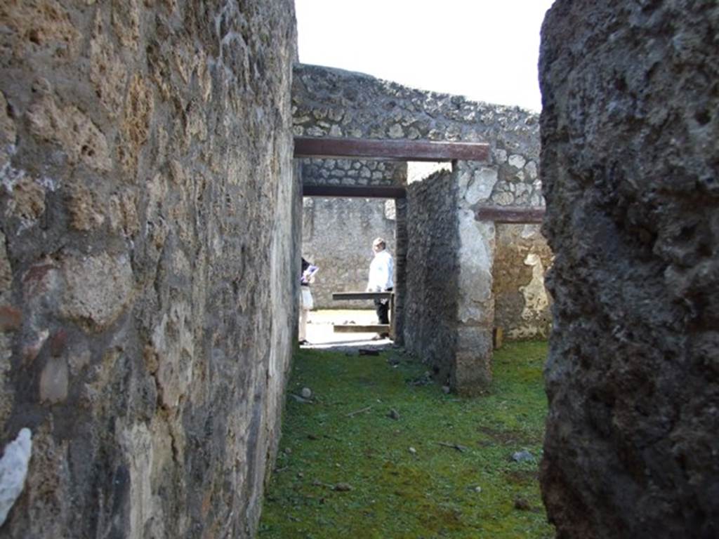 I.13.15 Pompeii. March 2009.  Looking west from corridor to front entrance.