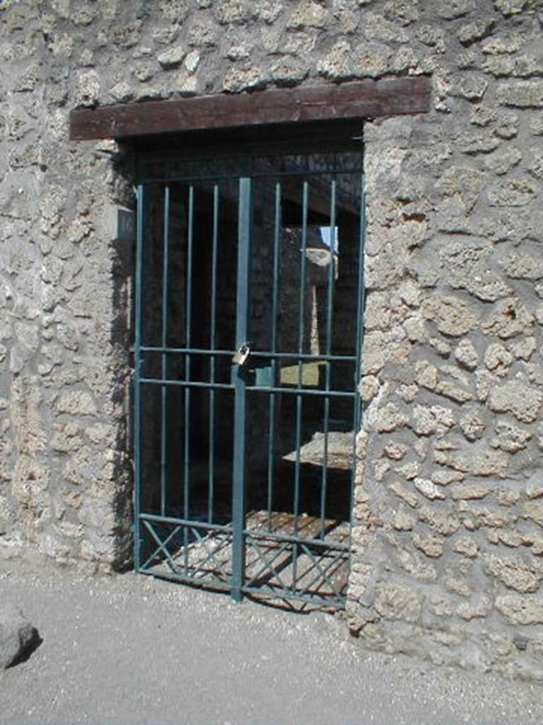 I.13.16 Pompeii.  May 2005.  Entrance.