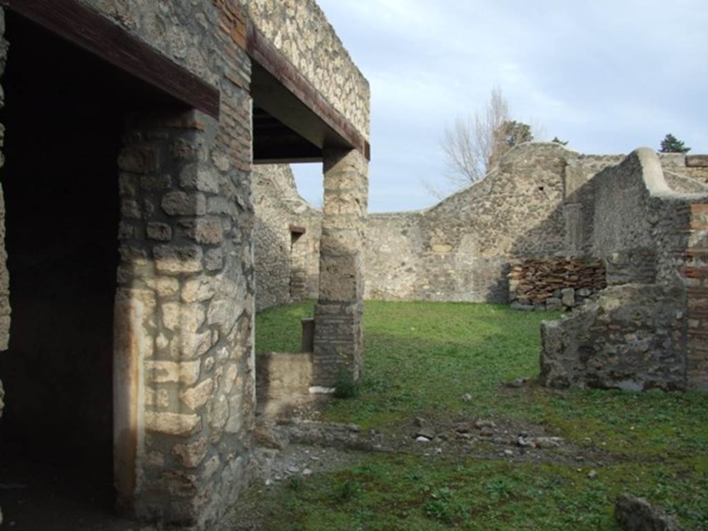 I.13.16 Pompeii.  December 2007.  Looking east towards garden.

.