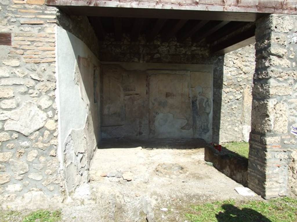 I.13.16 Pompeii.  March 2009. Looking north at masonry Summer triclinium.