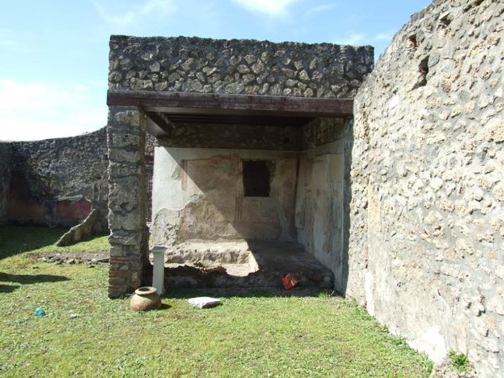 I.13.16 Pompeii.  March 2009.  Looking west from garden at Summer Triclinium.