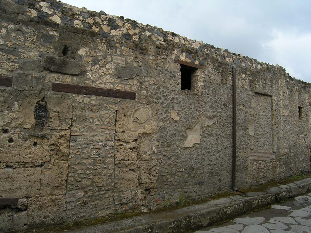 I.14.2 Pompeii. July 2008. Looking towards front faade on north side of entrance doorway on Via di Nocera.
Photo courtesy of Guilhem Chapelin. 

