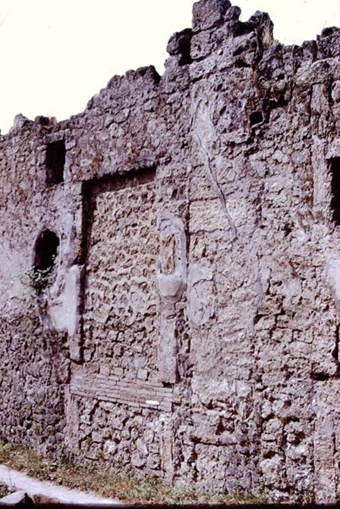 I.14.3 Pompeii. 1972. 
Detail of front facade on south side of entrance doorway on Via di Nocera.
Photo by Stanley A. Jashemski. 
Source: The Wilhelmina and Stanley A. Jashemski archive in the University of Maryland Library, Special Collections (See collection page) and made available under the Creative Commons Attribution-Non Commercial License v.4. See Licence and use details.
J72f0396 
