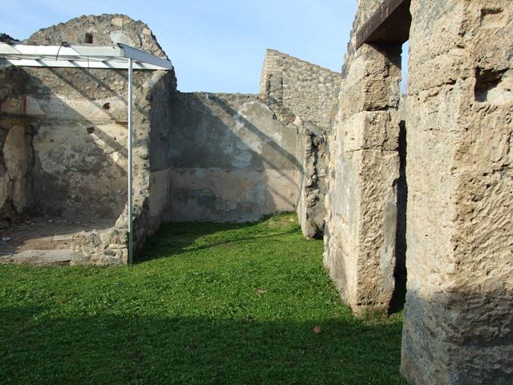 I.14.4 Pompeii. December 2007. Looking north across doorways (on the right) to the fauces, rooms 1 and 2 on the east side of the atrium. On the north side (on the left and centre) are rooms 4 and 3.

