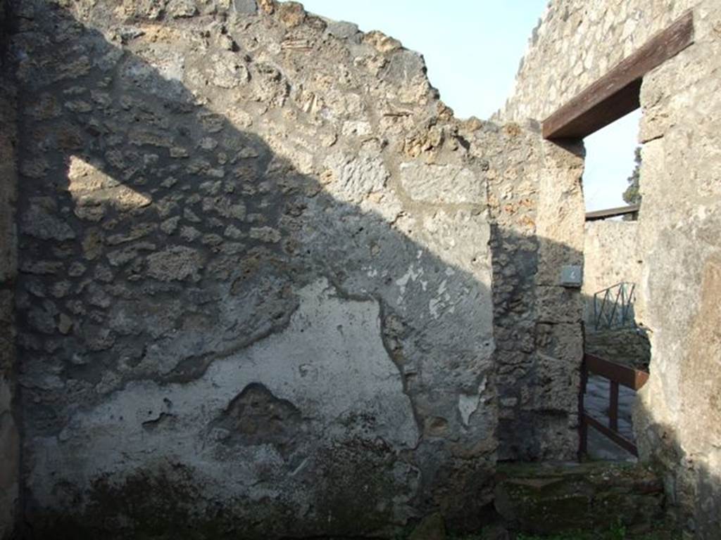 I.14.4 Pompeii. December 2007. Room 10, north wall with doorway at east end to fauces.  