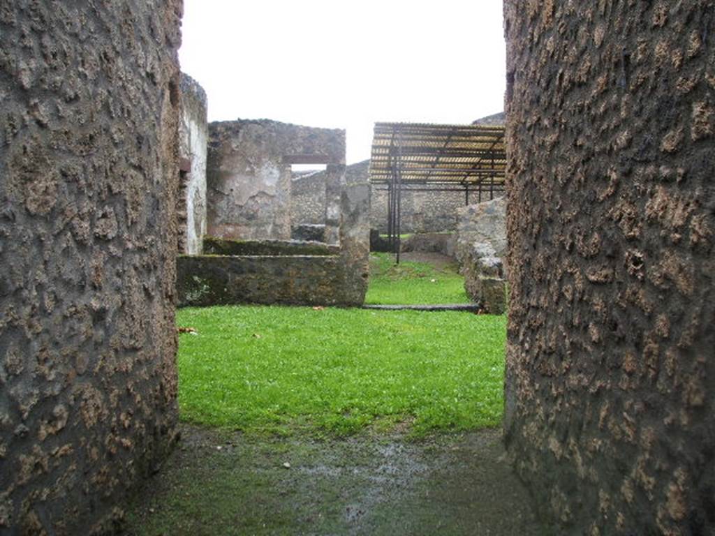 I.14.4 Pompeii.  House.  December 2004.  Entrance fauces looking west across possible atrium towards corridor 11.