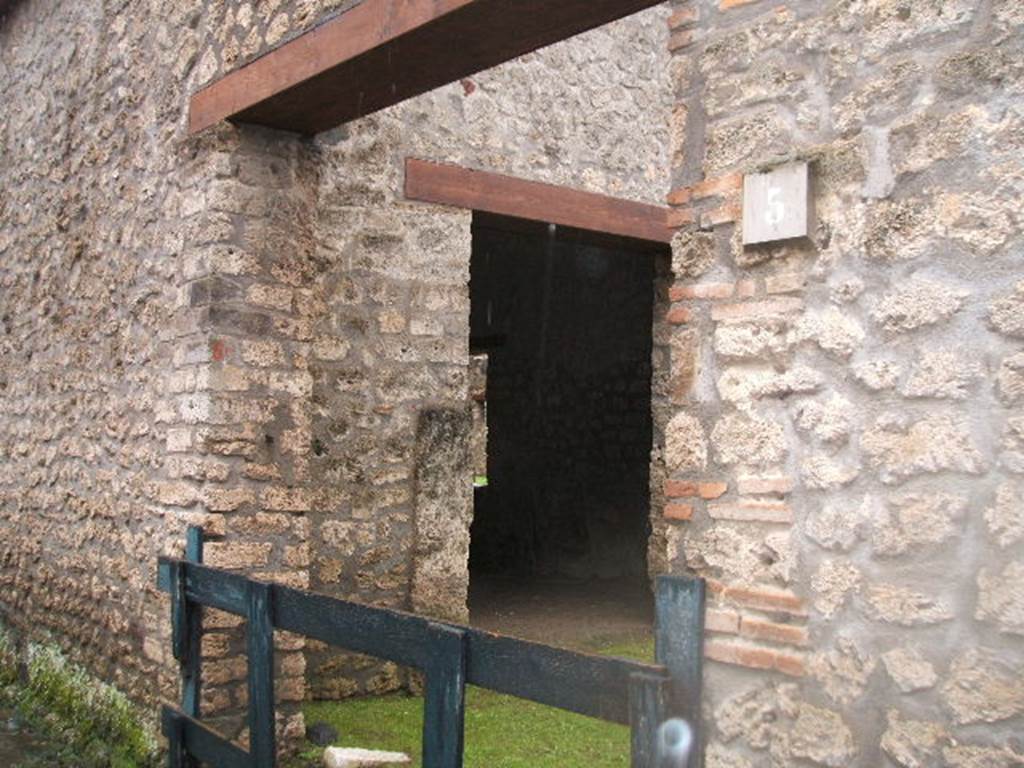 I.14.5 Pompeii. December 2004. Entrance. Looking south.