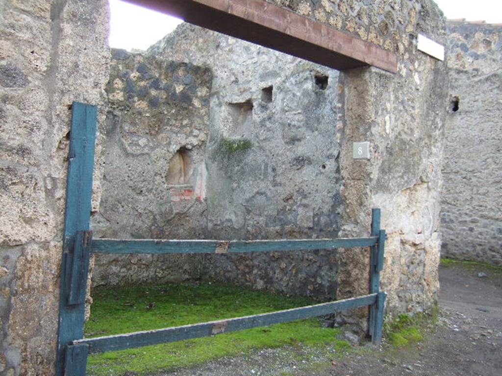 I.14.8 Pompeii.  Hospitium.  December 2005.  Entrance.