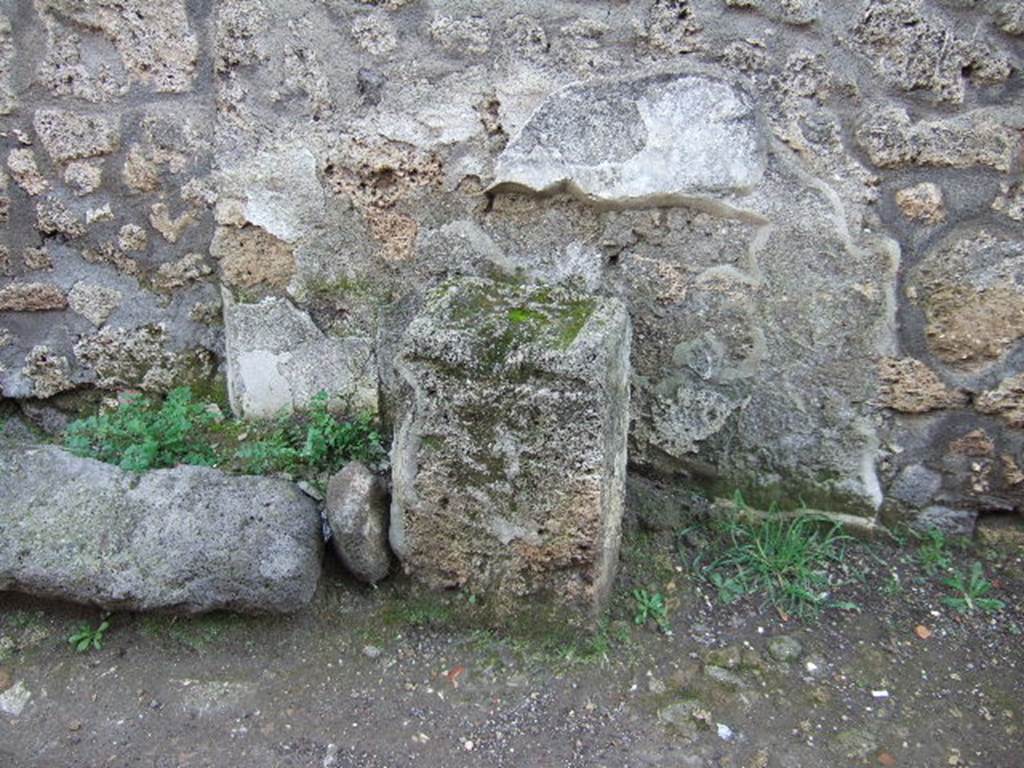 Street altar to west of I.14.8.