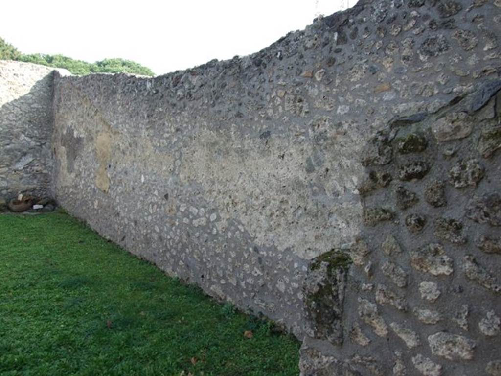 I.14.9 Pompeii. December 2007. South wall with latrine and kitchen wall to right. According to Eschebach, the kitchen and latrine were on the right of entrance numbered 1.14.9.  See Eschebach, L., 1993. Gebudeverzeichnis und Stadtplan der antiken Stadt Pompeji. Kln: Bhlau. (p.73)
