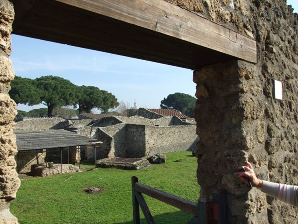 I.14.10 Pompeii.  December 2007.  Entrance looking south east.